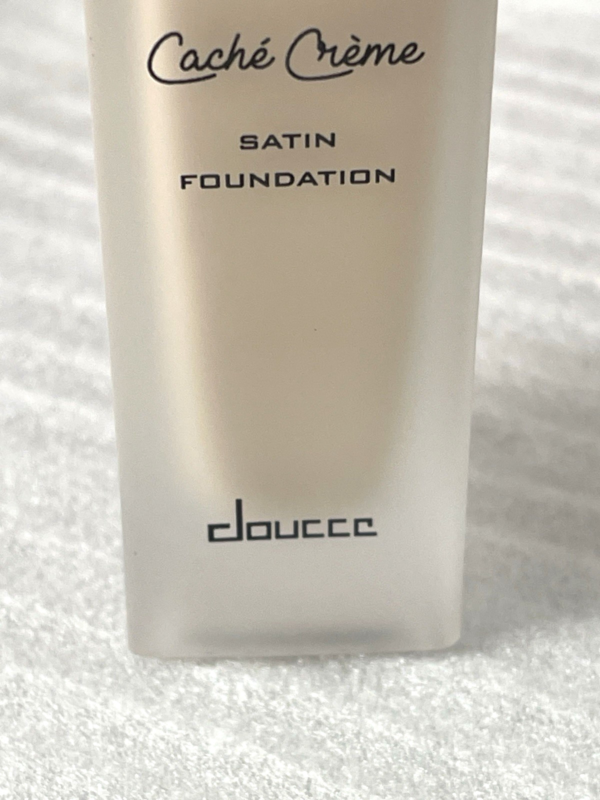 Doucce SATIN Foundation-CACHE’ CRE’ME -SHADE NL1 -NEW IN BOX