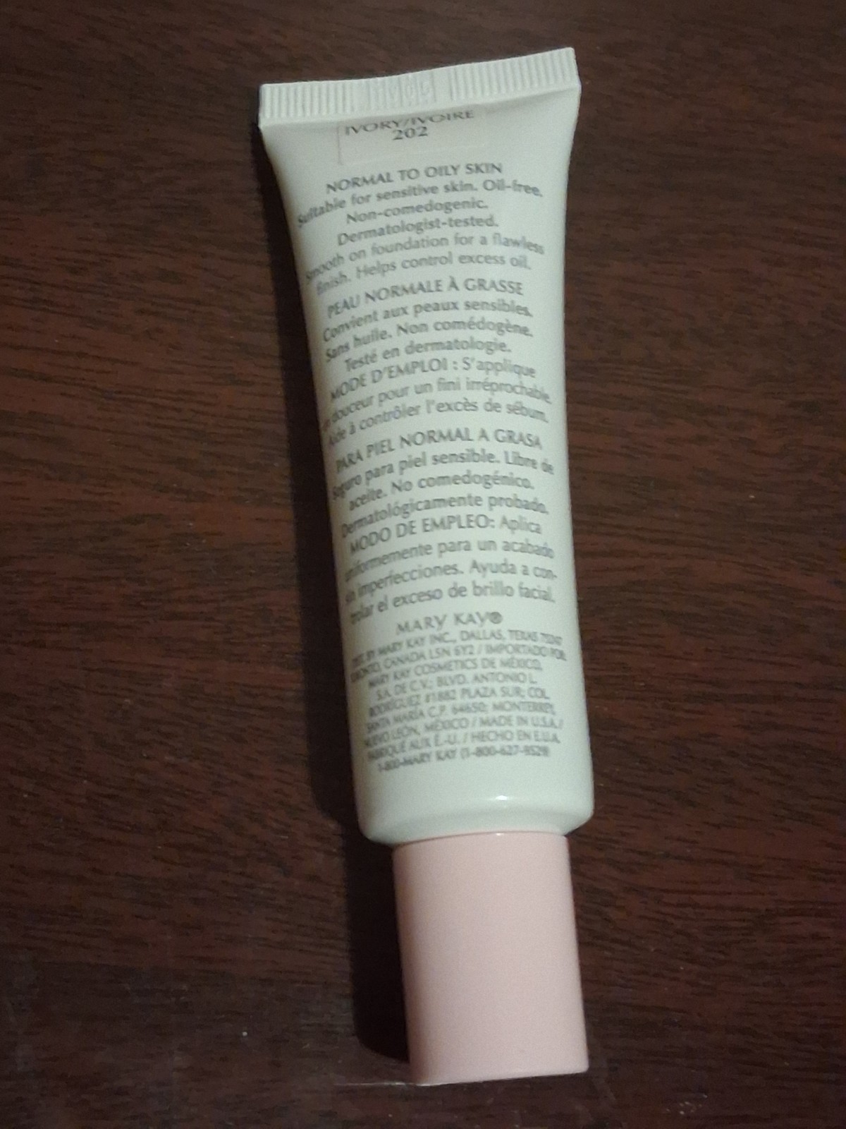 Mary Kay Medium-Coverage Foundation Ivory/Ivoire 202 Matte Oil-Free 1 fl oz
