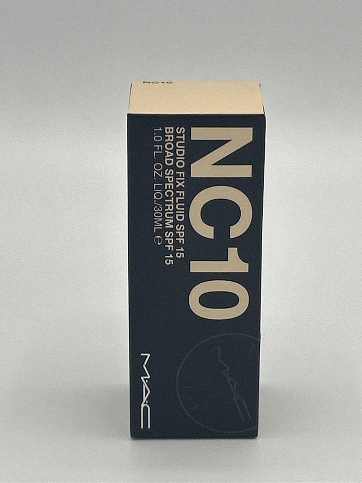MAC Studio Fix Fluid Foundation SPF15 NC10 1fl oz NWOB