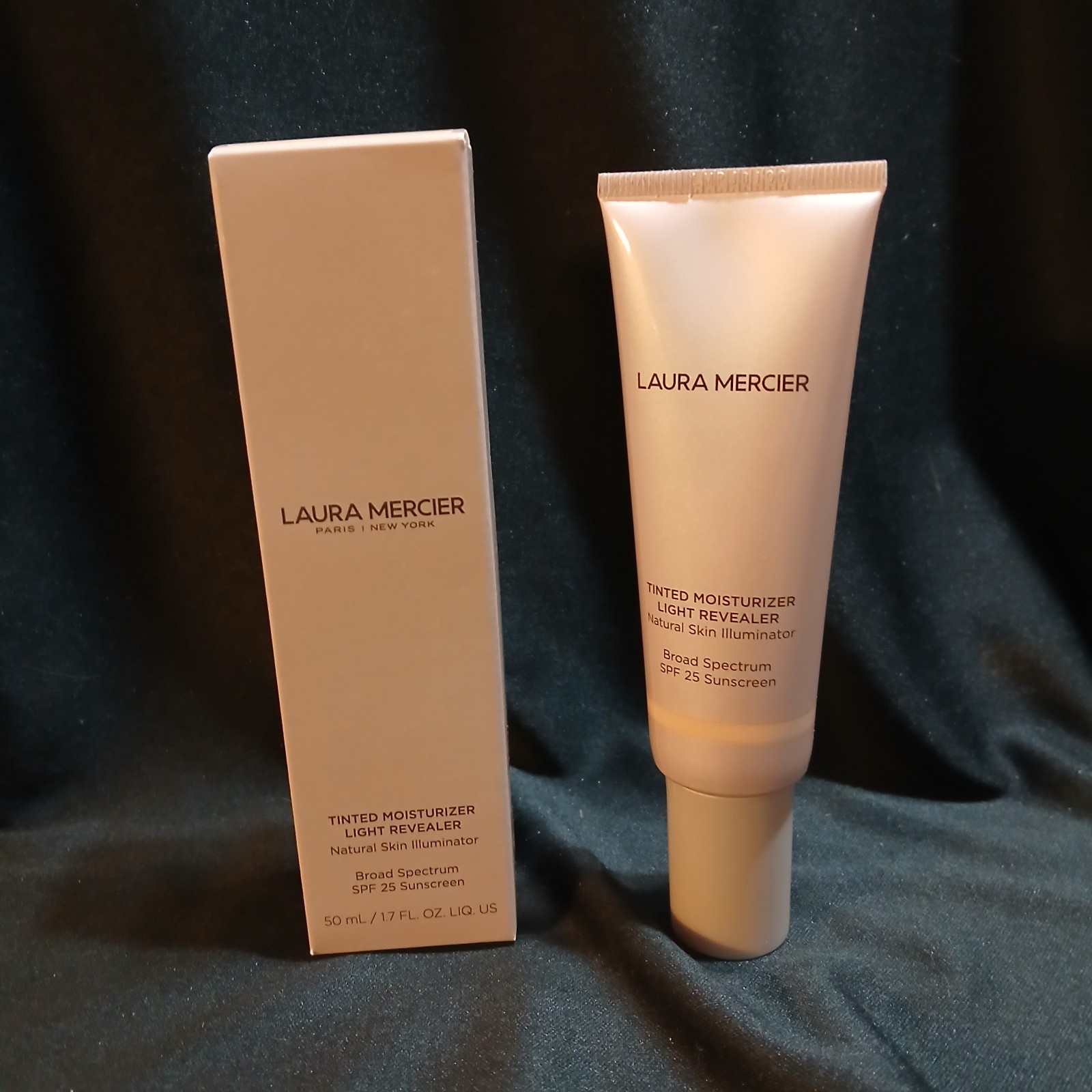 Laura Mercier Tinted Moisturizer Light Revealer 0W1 Pearl 1.7 Fl Oz
