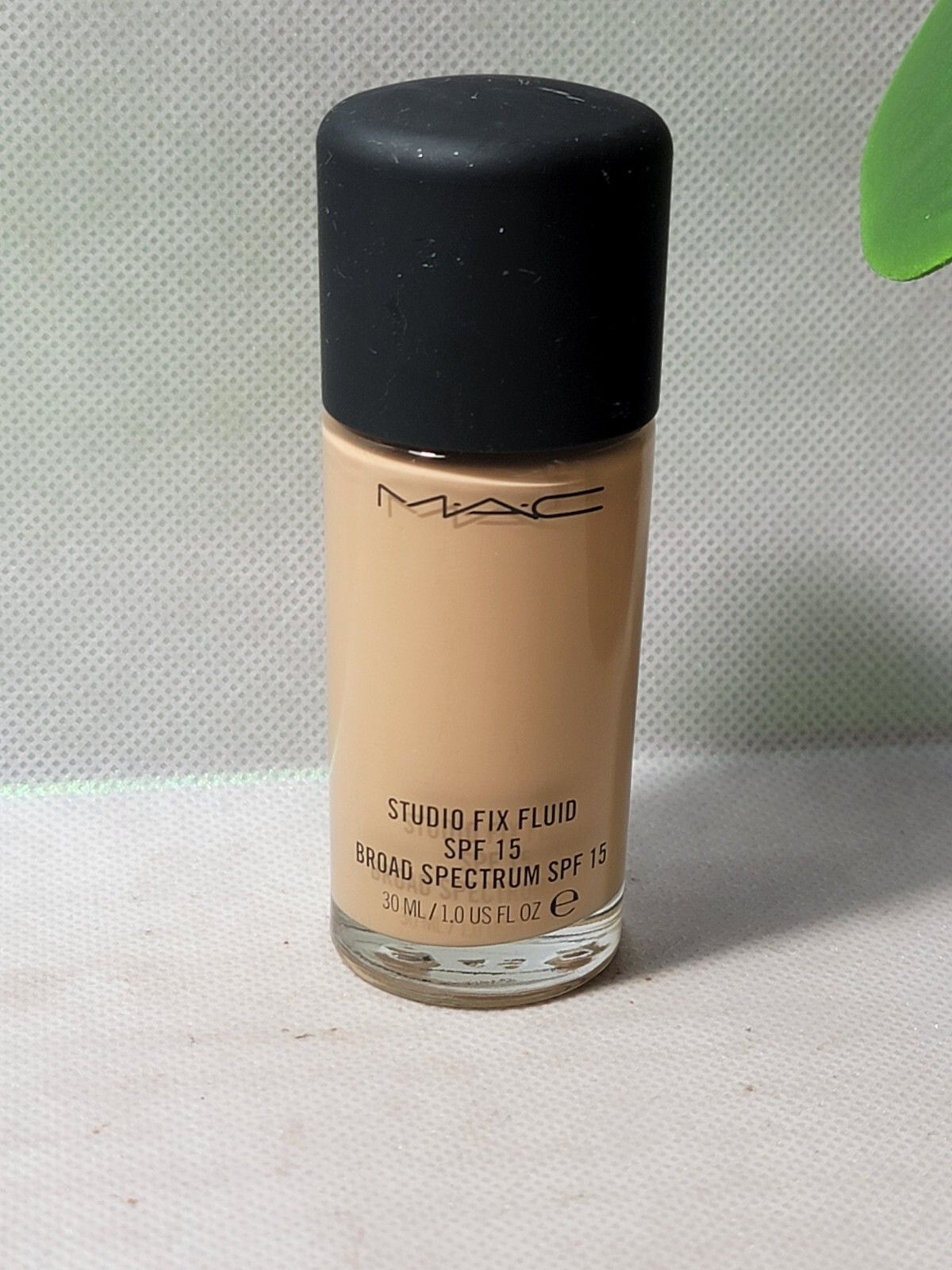 MAC STUDIO FIX FLUID SPF 15 #NW15 – 1fl oz/30mL NWOB