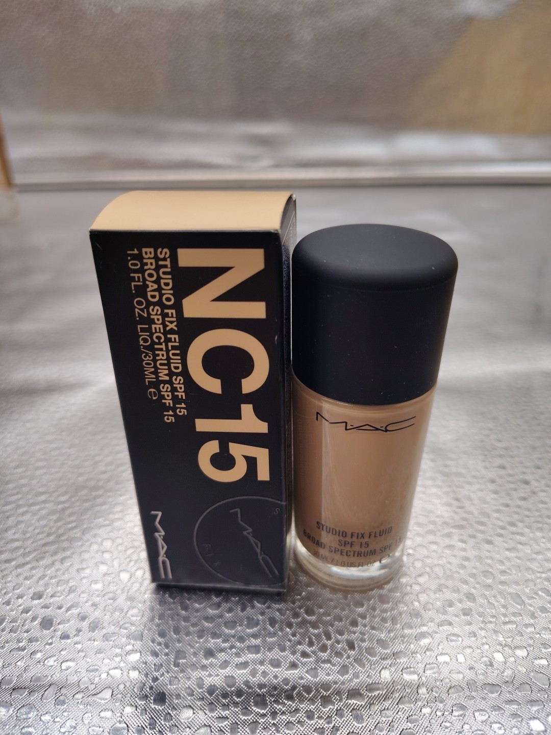 MAC Studio Fix Fluid SPF 15 Broad Spectrum Shade – NC15 1 oz / 30 ml New in Box