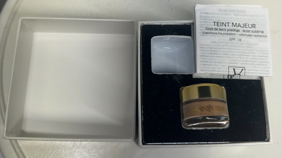 Yves Saint Laurent Teint Majeur Luxurious Foundation .16 SPF 18 Paris France New
