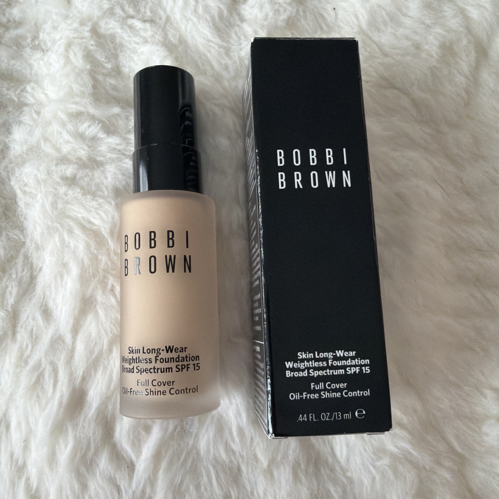 Bobbi Brown Weightless Foundation SPF 15 Oil Free (N-032 Sand) .44oz/13ml NIB
