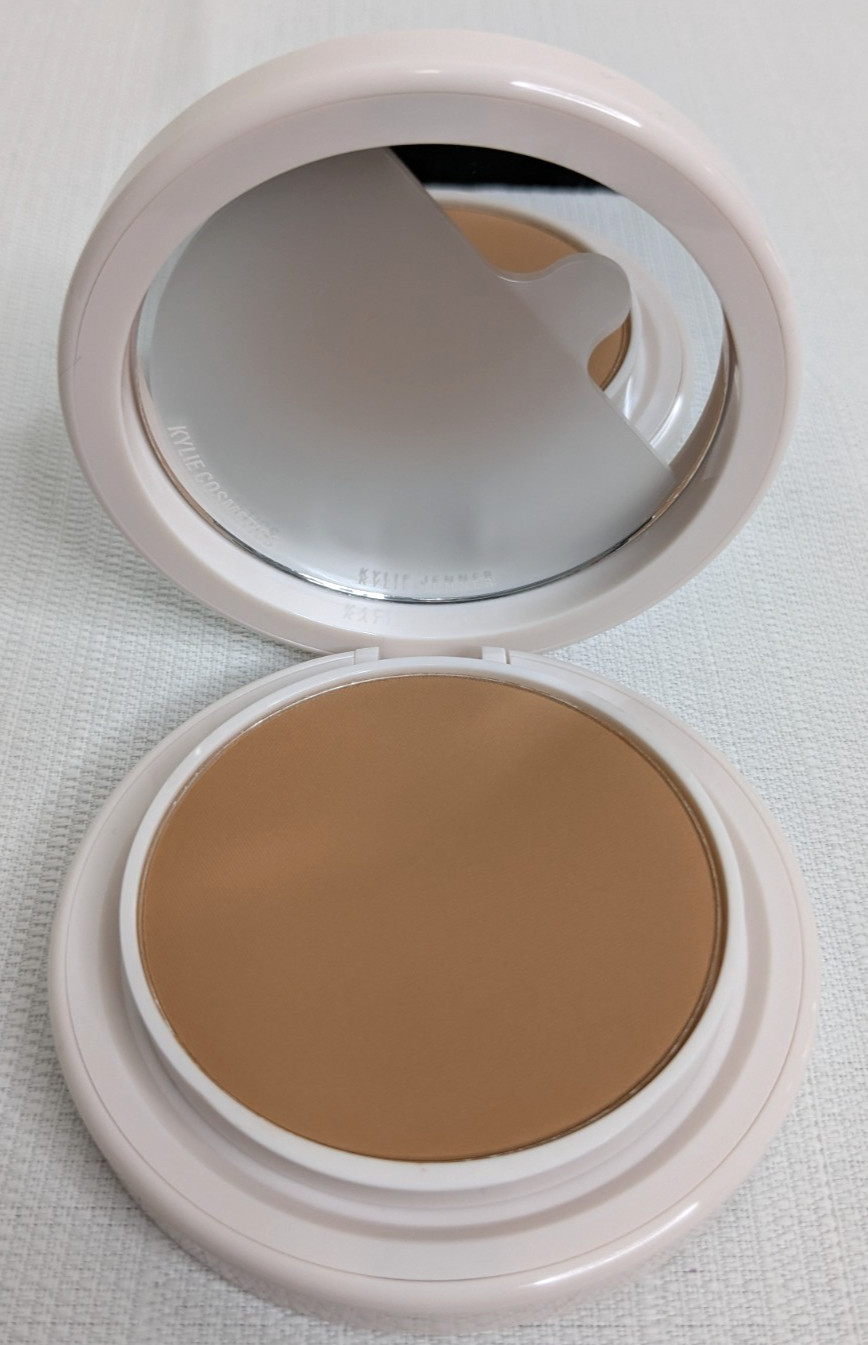 Kylie Cosmetics Natural Blur Powder Foundation 8WN 0.35 oz 10g Made in Italy NIB