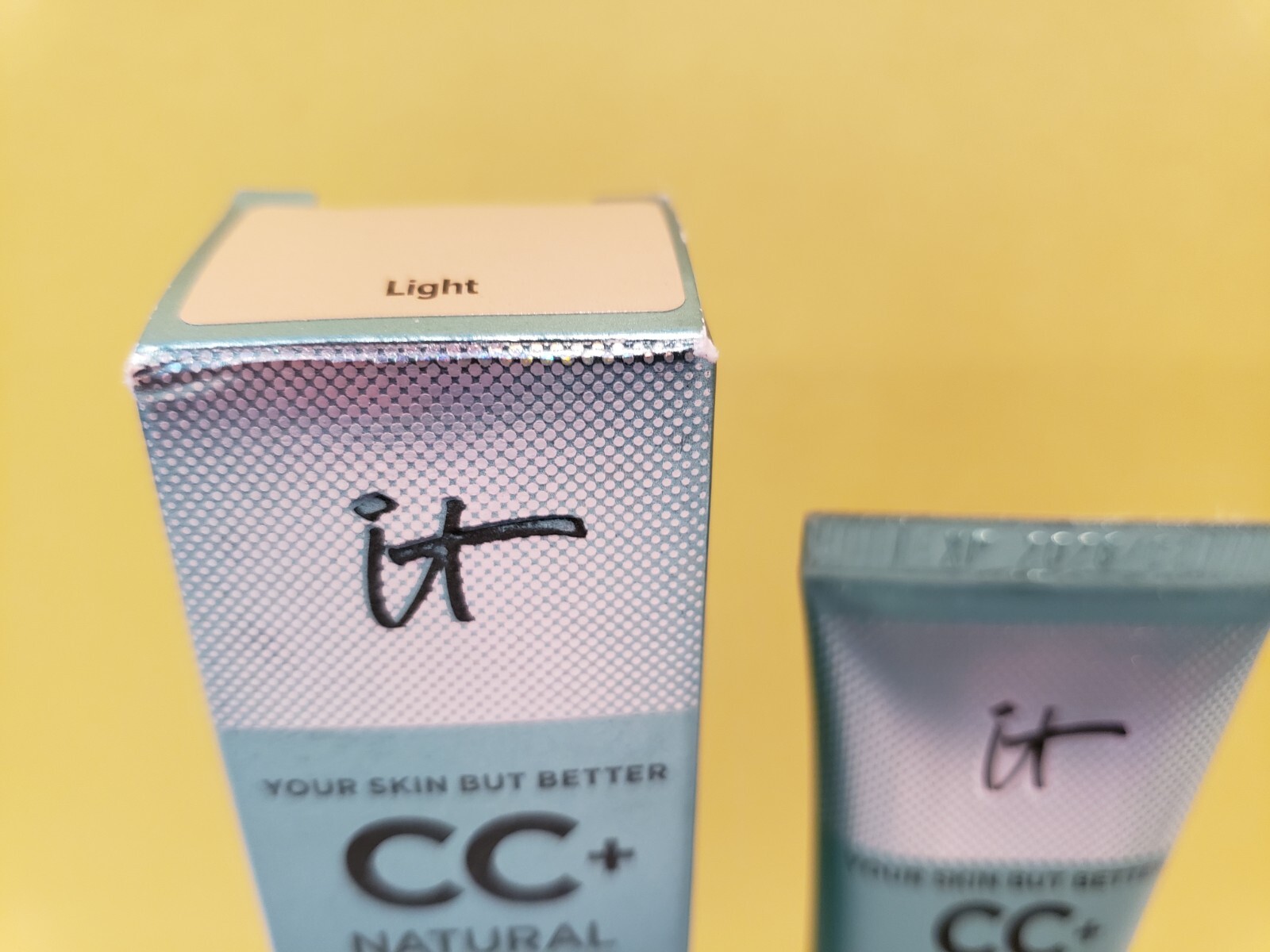 It Cosmetics~CC + Natural Matte Pore Refining Coverage Cream~LIGHT ~ 02/26