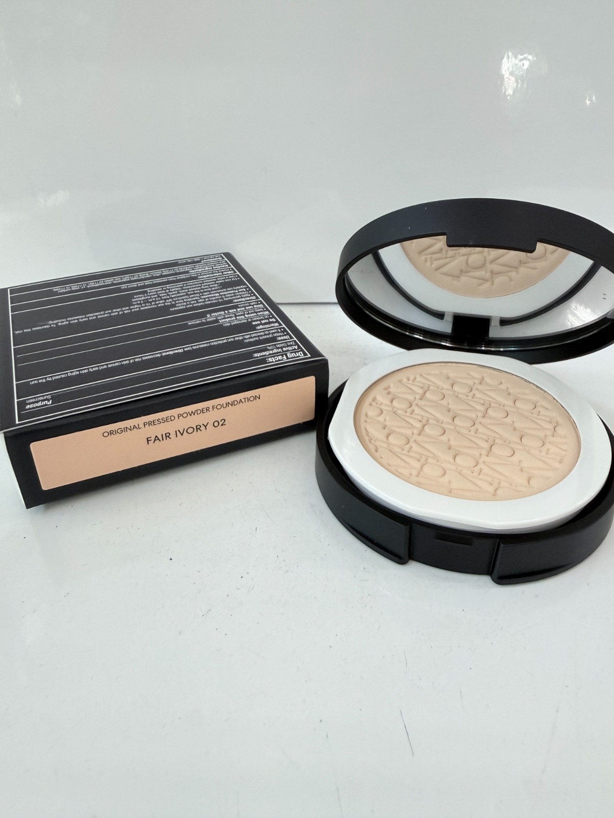 bareMinerals Original Mineral Pressed Powder Foundation SPF 15 – Fair Ivory 02