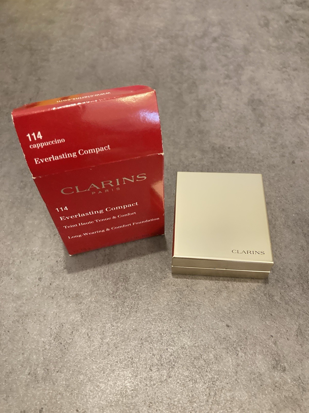 Clarins Everlasting Compact Long Wearing & Comfort Foundation 114 Cappuccino