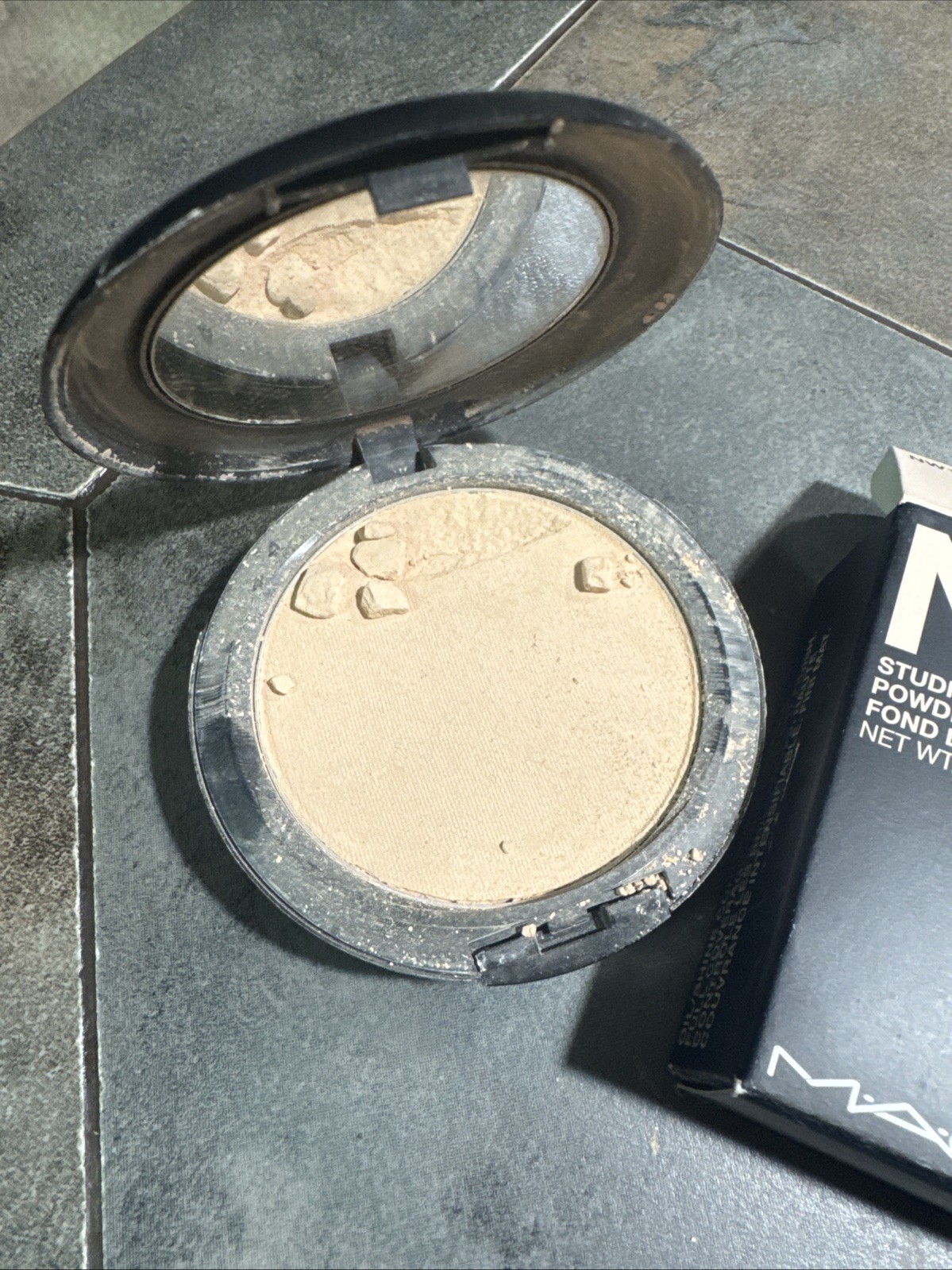 MAC Studio Fix Powder Plus Foundation – NW18. Original Formula, It’s Cracked A83