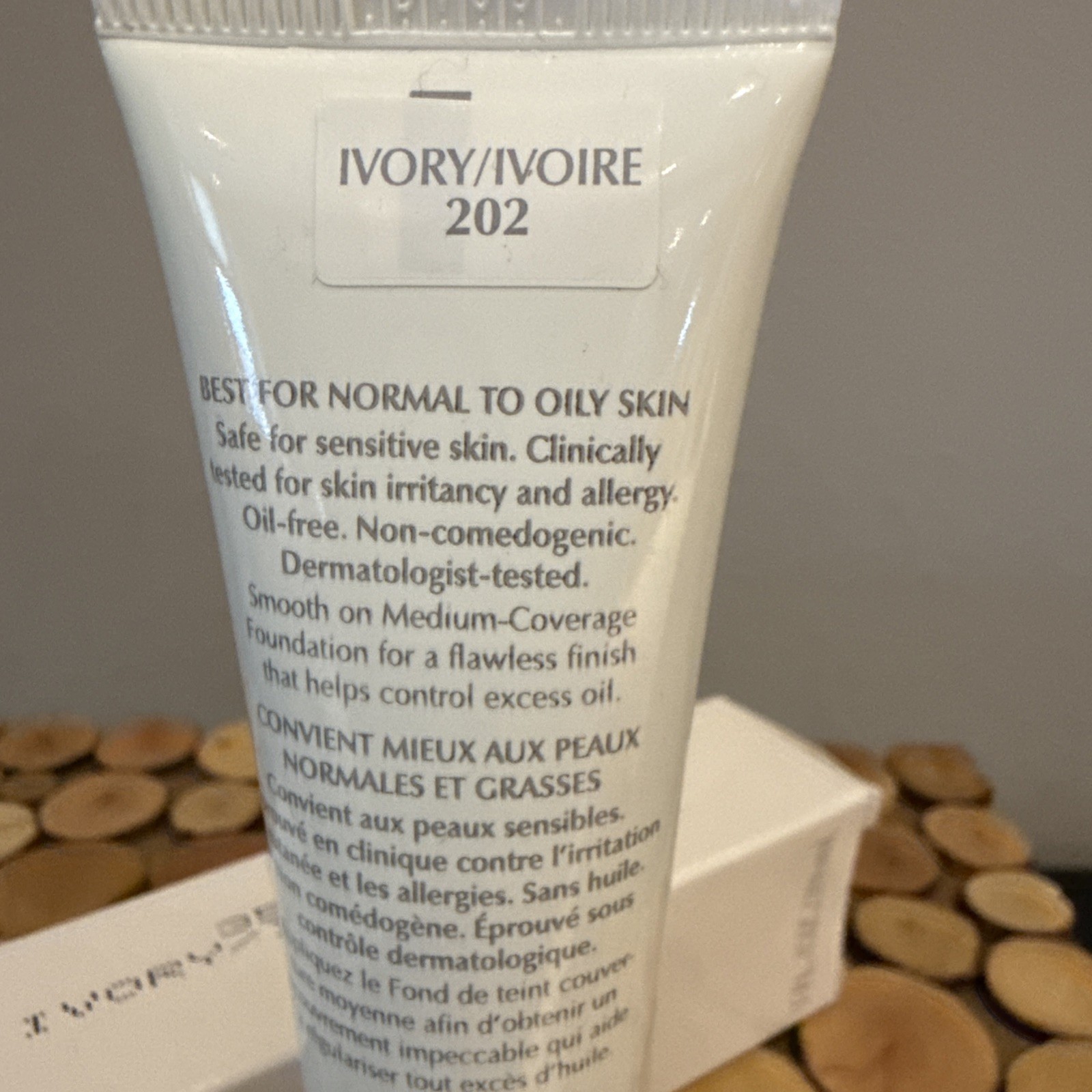 Mary Kay Medium Coverage Foundation Ivory 202 Gray Cap – 1 OZ – 356800