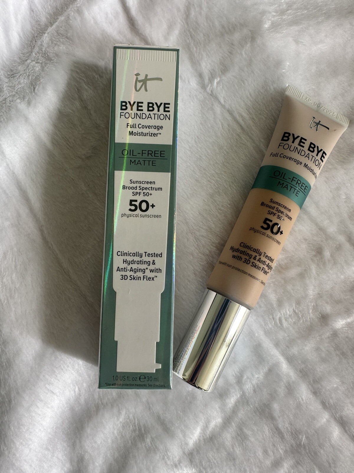 IT Cosmetics Bye Bye Foundation – Full Coverage Moisturizer 50 SPF- Light Color