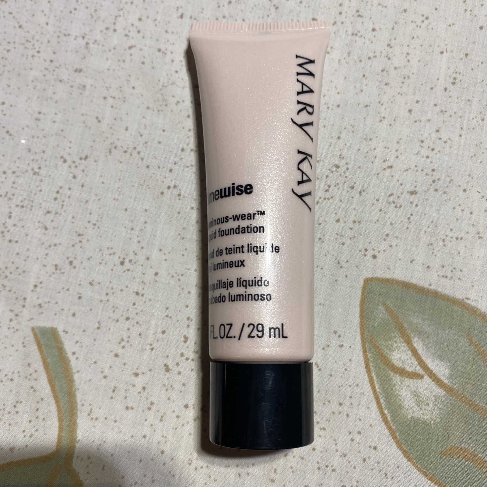 MARY KAY Timewise Luminous-Wear Liquid Foundation. Ivory 5 – 038701. Normal-Dry.