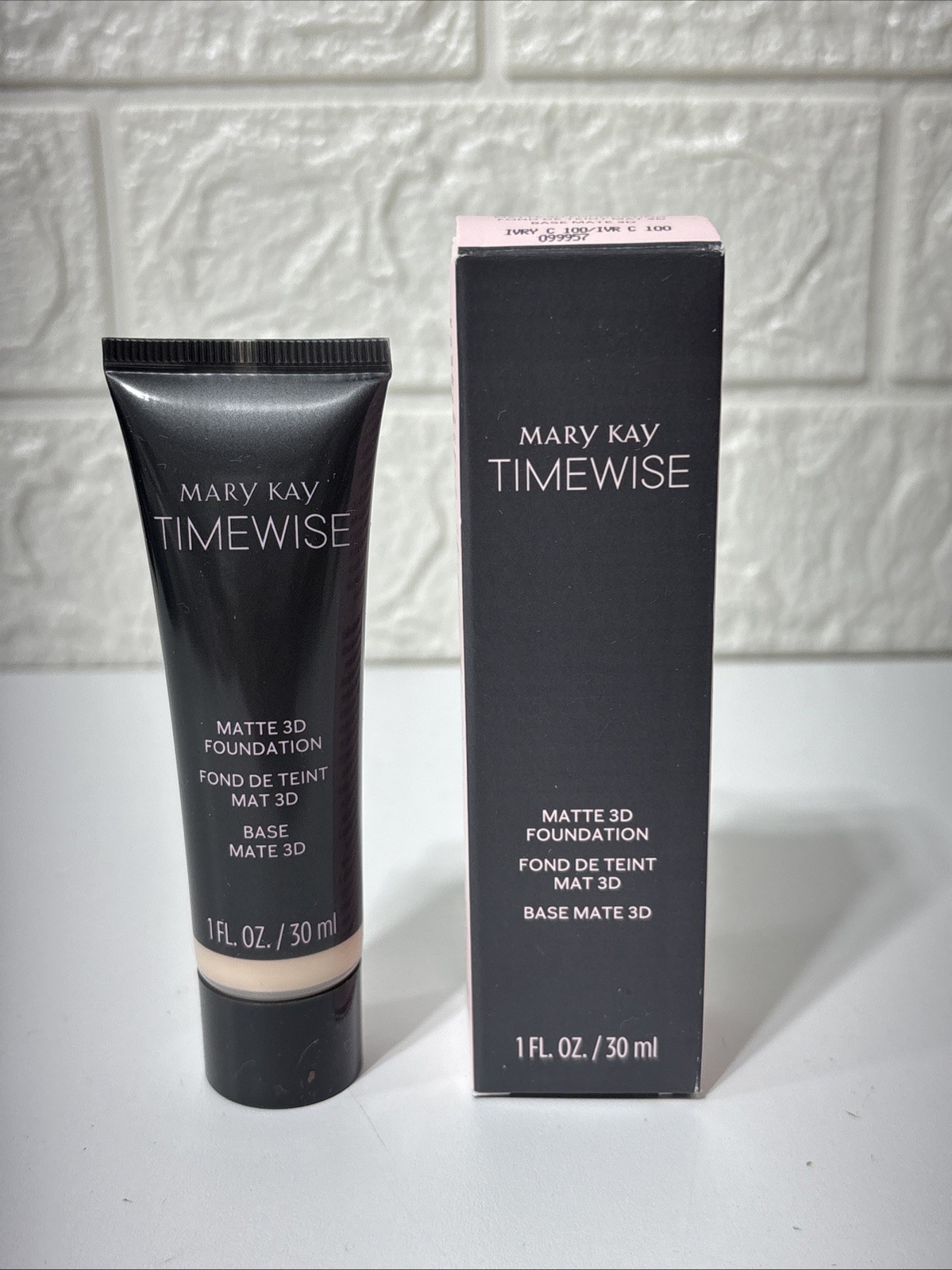 New In Box Mary Kay Timewise Matte 3D Foundation Ivory C 100 Full Size