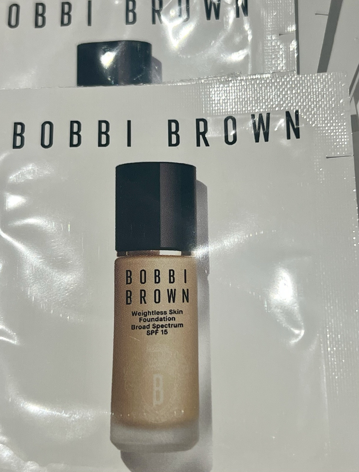 BOBBI BROWN Weightless Skin Foundation SPF 15 Warm Ivory W-026 0.05oz/1.5ml