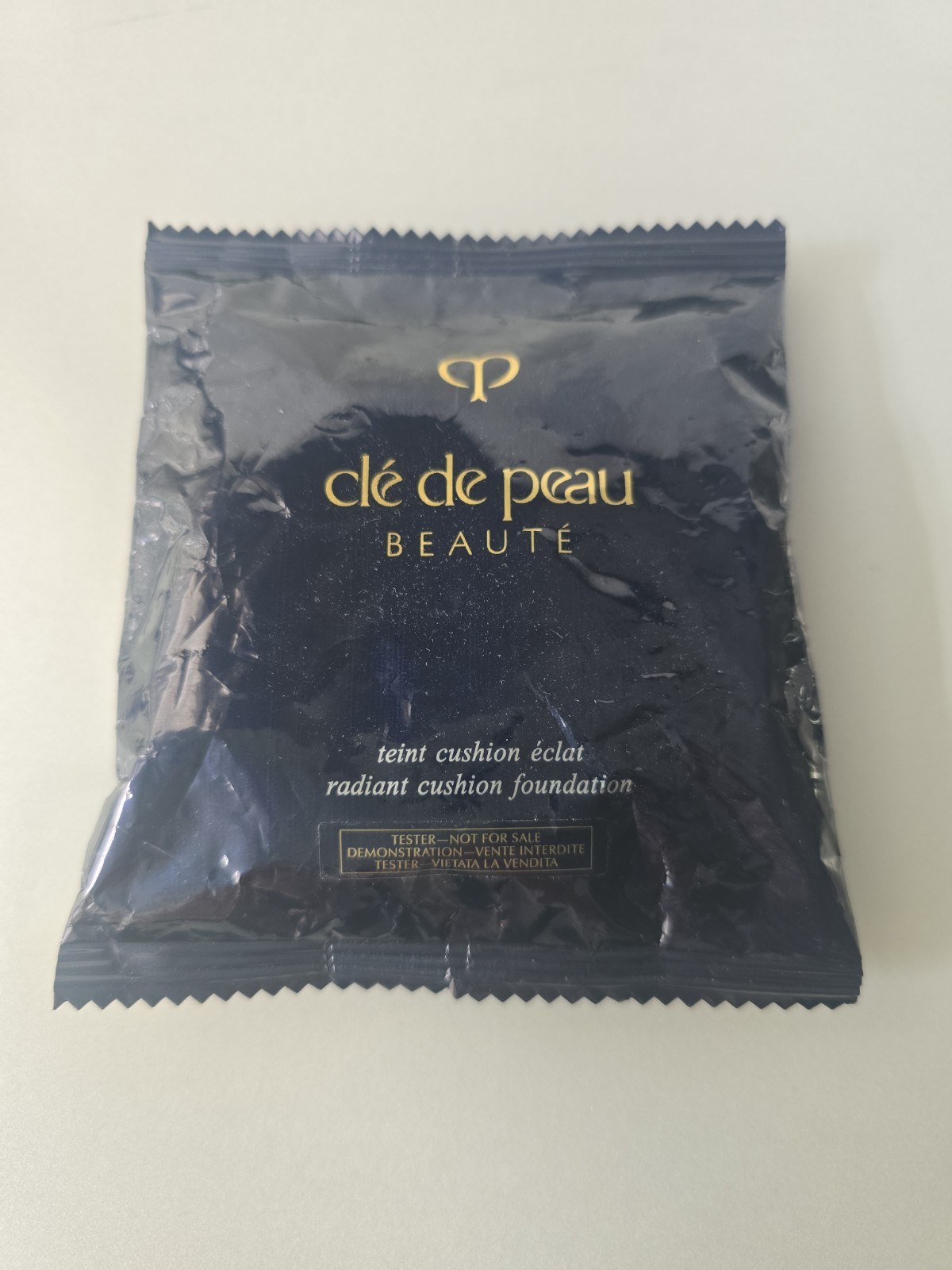 Cle De Peau Radiant Cushion Foundation Refill O30 O 30 medium ocher Full Size