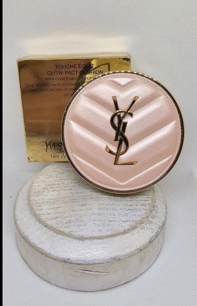 Yves Saint Laurent Touche Éclat Cushion Foundation High Cover B10 Porcelain