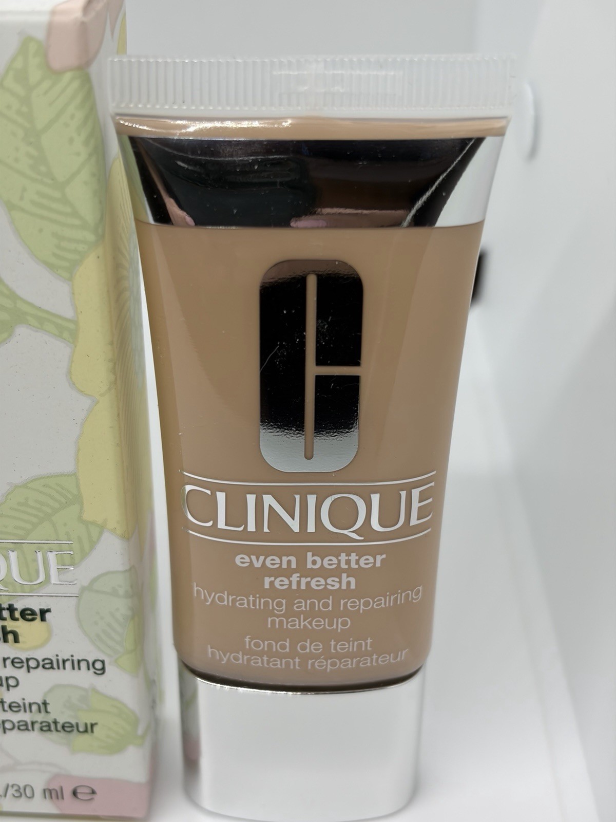 Clinique Even Better Refresh Foundation – CN 28 IVORY 1oz – NEW in Box