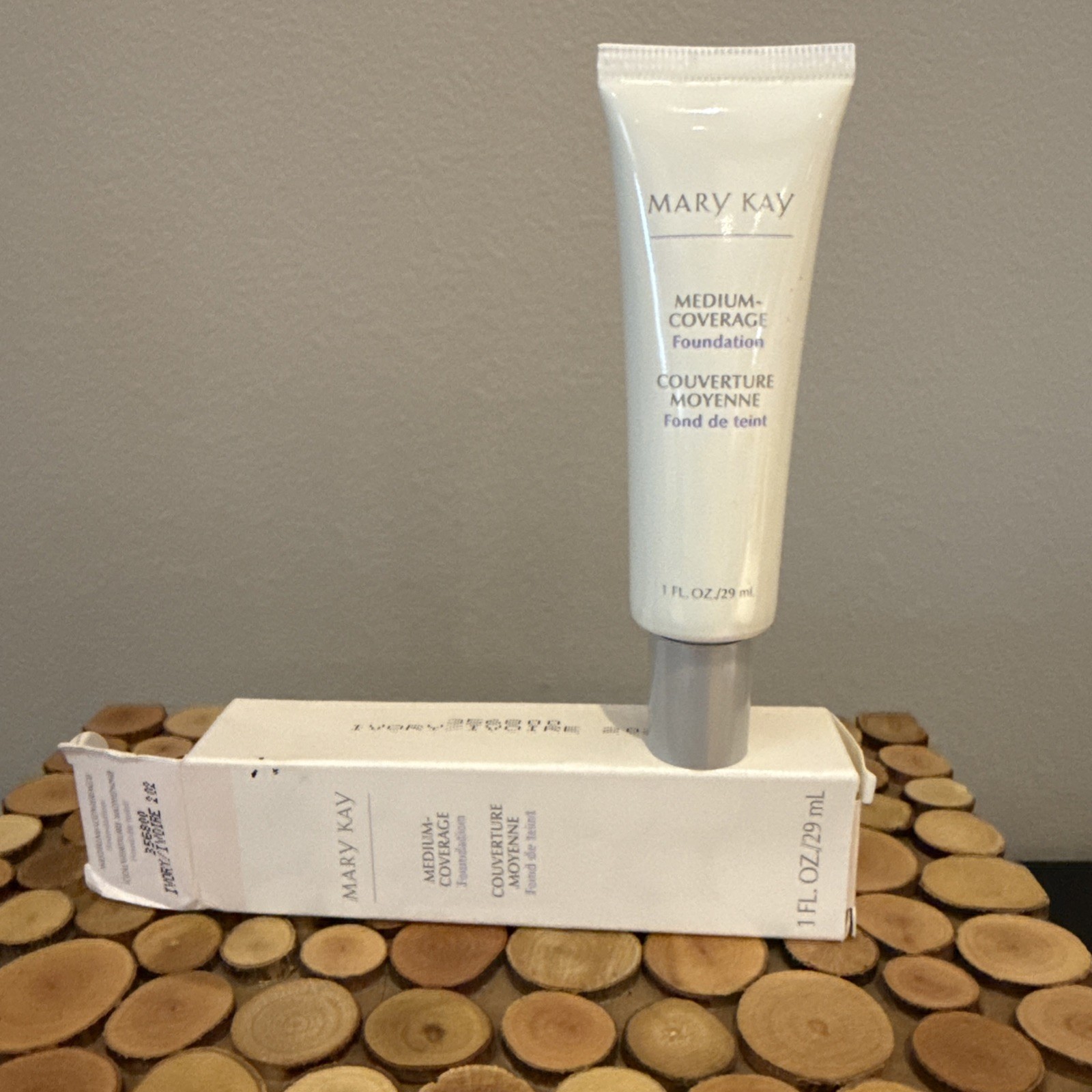 Mary Kay Medium Coverage Foundation Ivory 202 Gray Cap – 1 OZ – 356800