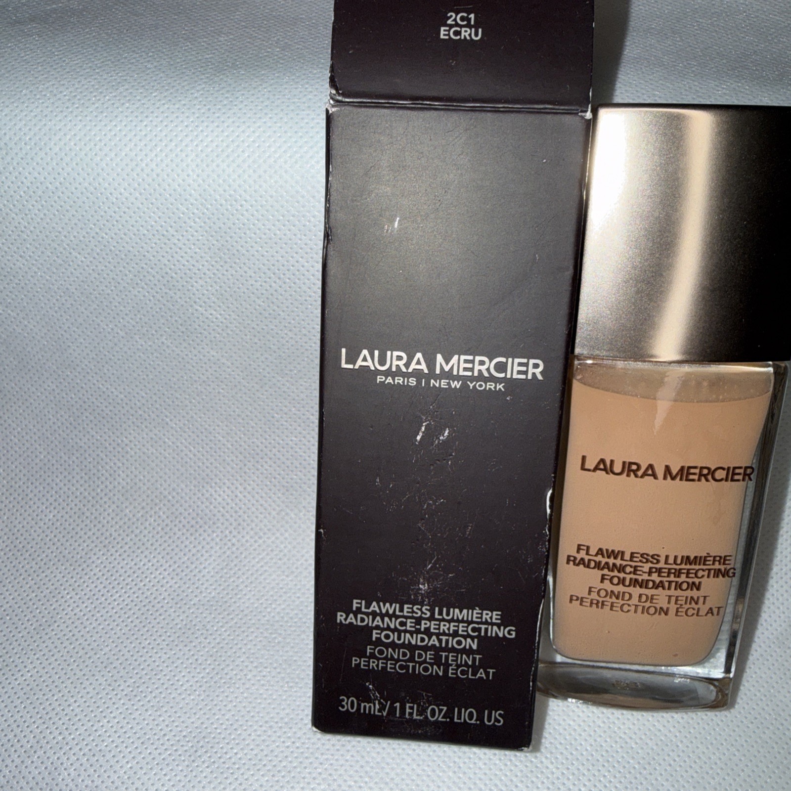 Laura Mercier Flawless Lumiere Radiance-Perfecting Foundation – 2C1- ECRU
