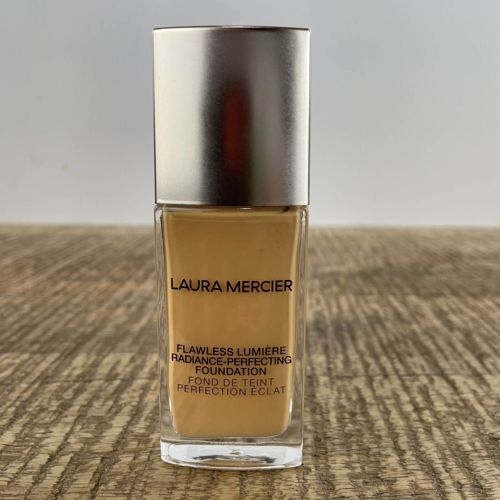 Laura Mercier Flawless Lumiere Radiance Perfecting Foundation 2W2 Butterscotch