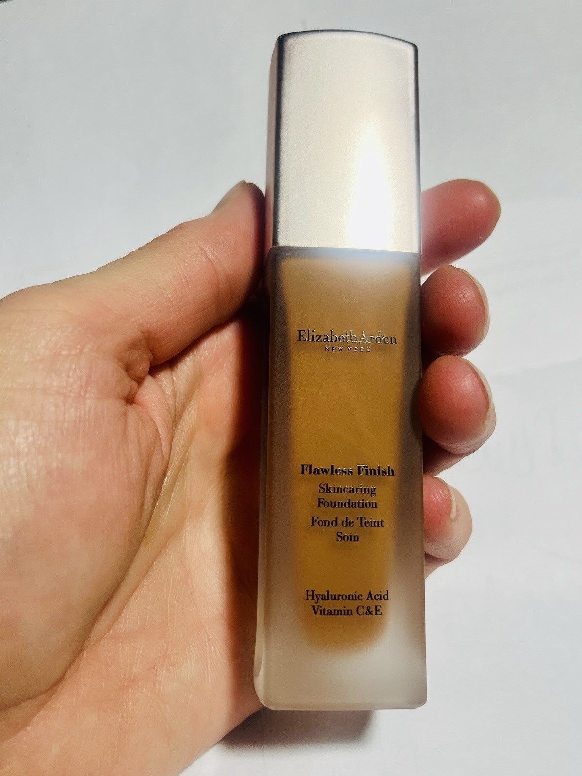 Elizabeth Arden Hyaluronic hydrating Skin caring Foundation medium Brown 600 NEW