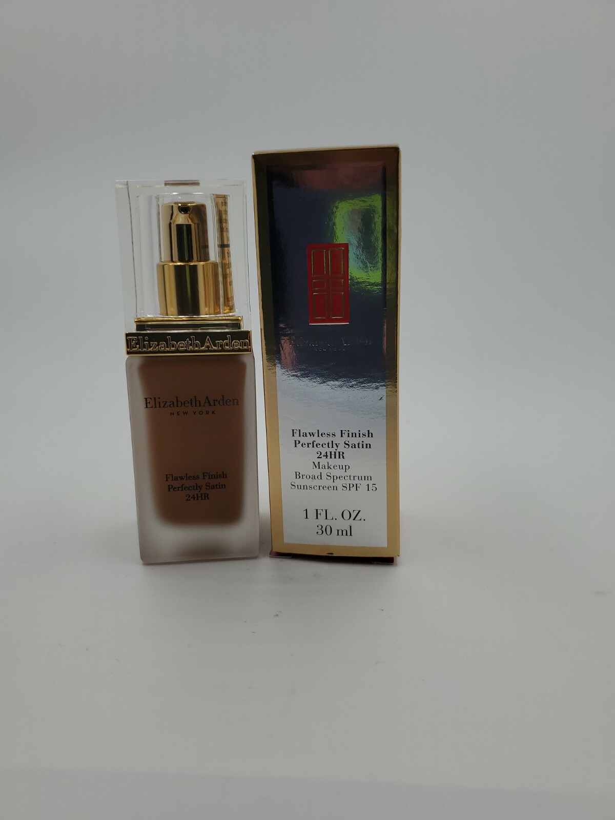 Elizabeth Arden Flawless Finish Perfectly Satin 24HR Makeup – #18 CHESTNUT