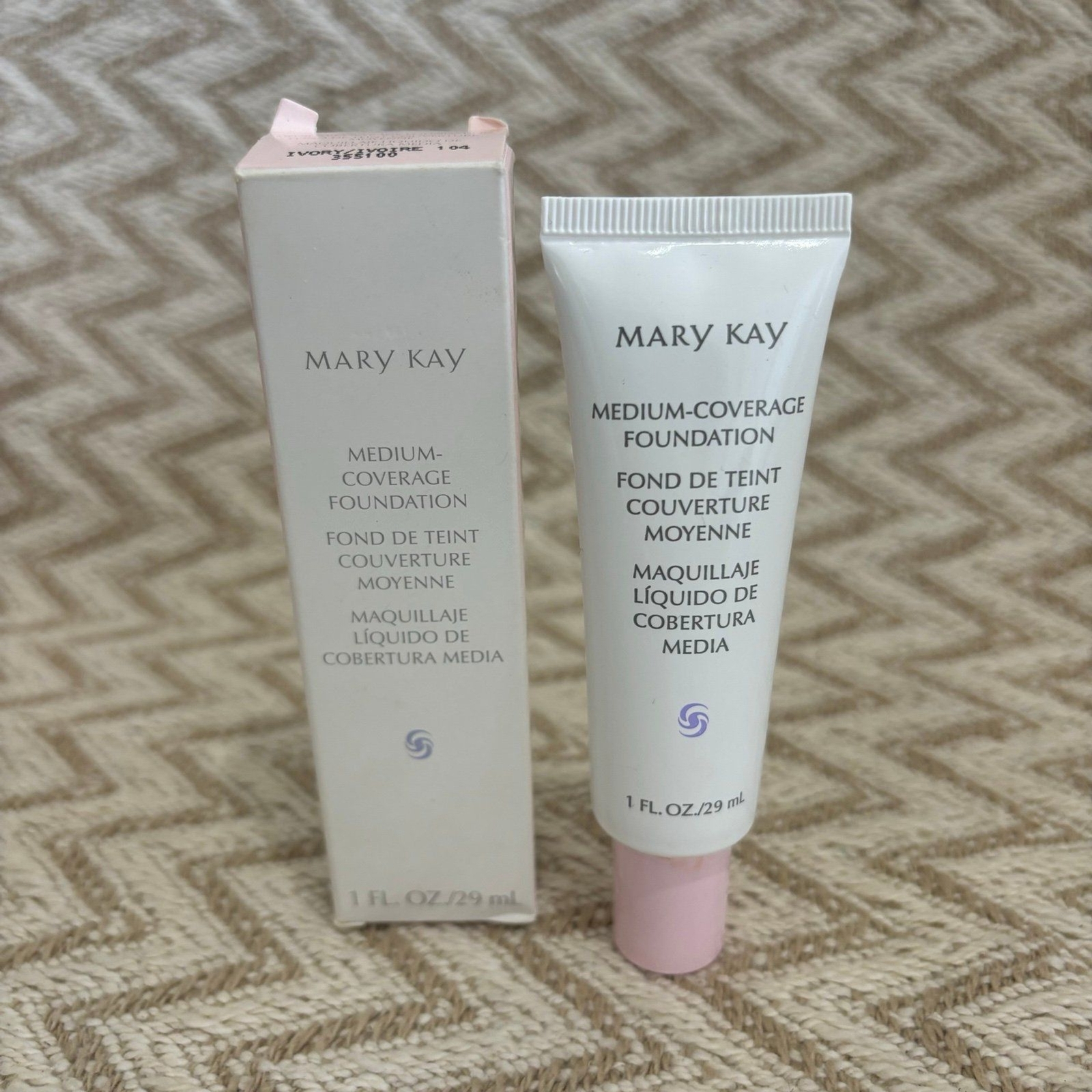 Mary Kay IVORY 104 Medium Coverage Foundation 1 FL OZ Pink Cap Discontinued