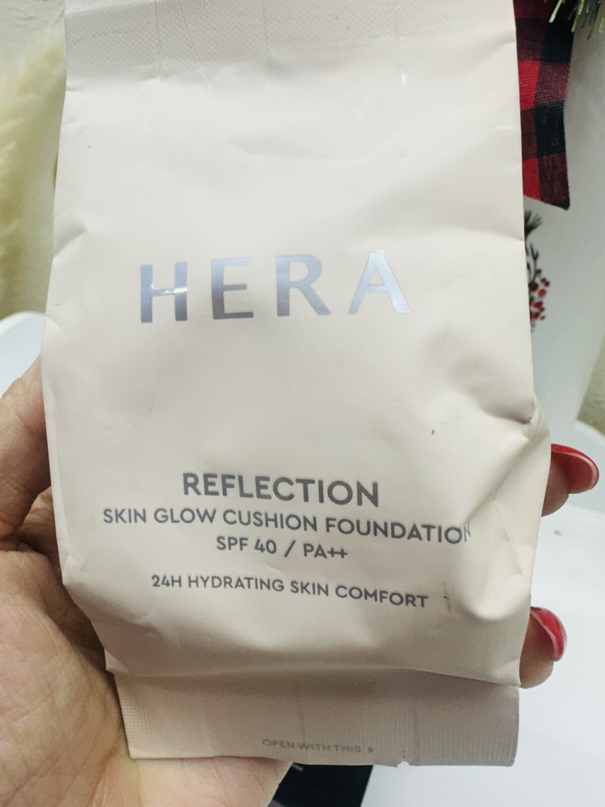 HERA MINI Black Cushion & Reflection Skin Glow Shade 21N1 5g x 2 Pcs + Sample