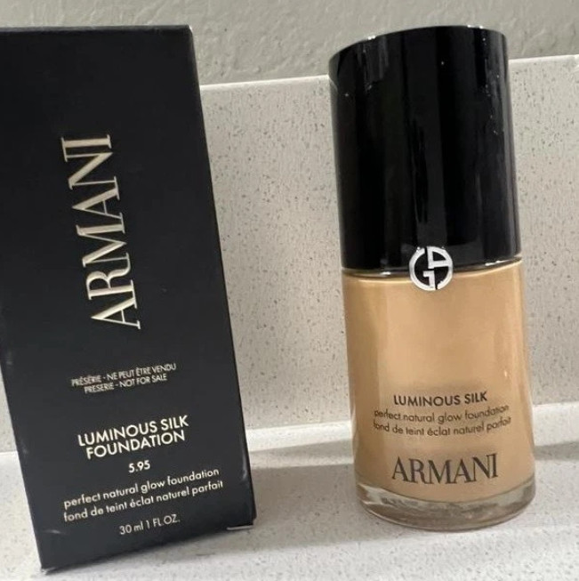 Armani Natural Blurring Liquid Foundation with 24 Hour Wear,44 SHADES,1oz/30mL