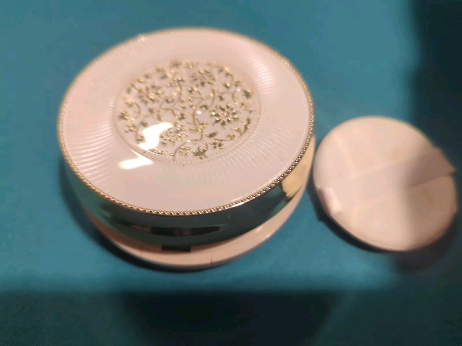 Vintage Compact Sponge Puff Mirror Portable White Round Powder Never Used