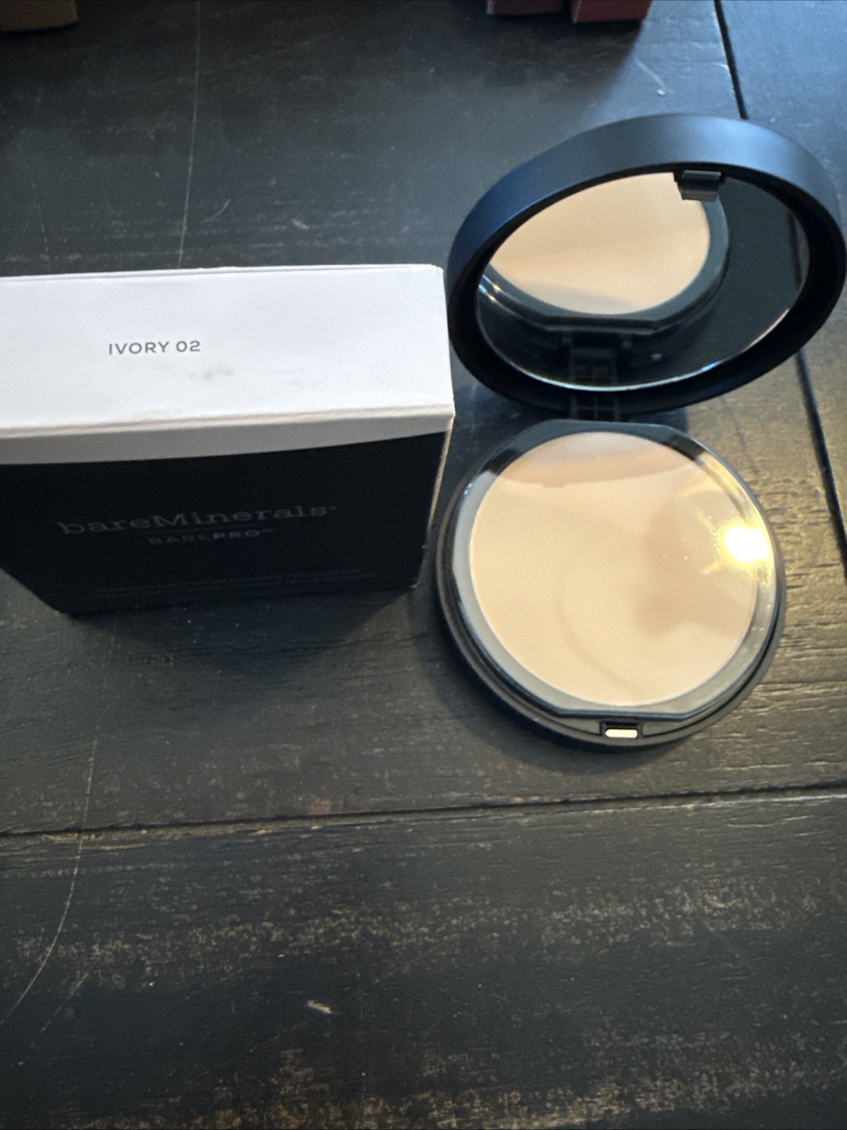 Ivory 02 – BareMinerals Barepro Performance Wear Powder Foundation Ivory 02