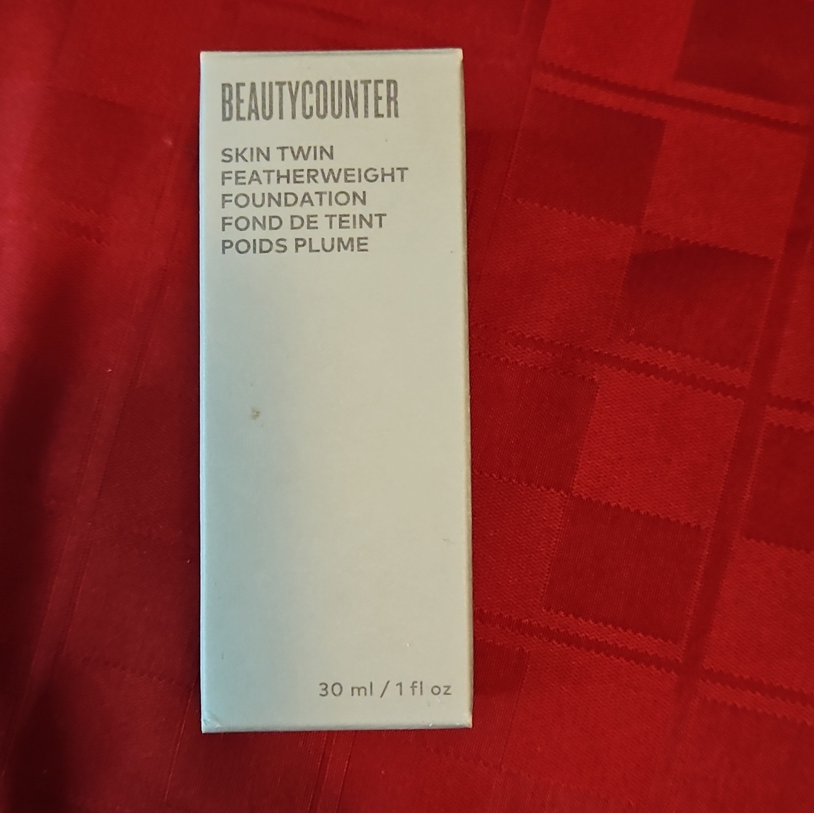 NIB BeautyCounter Skin Twin Featherweight Foundation Medium 320