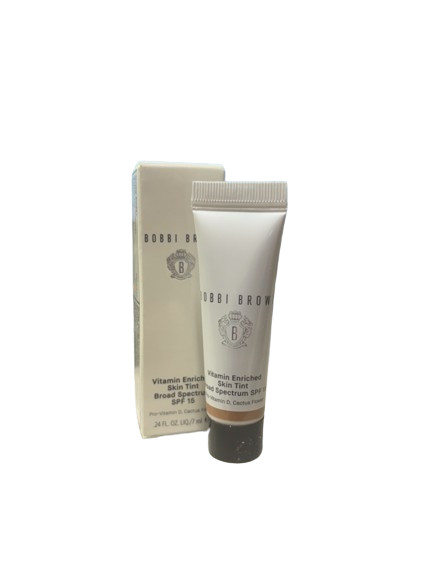 Bobbi Brown Vitamin Enriched Skin Tint Broad Spectrum SPF 15 – Golden 4