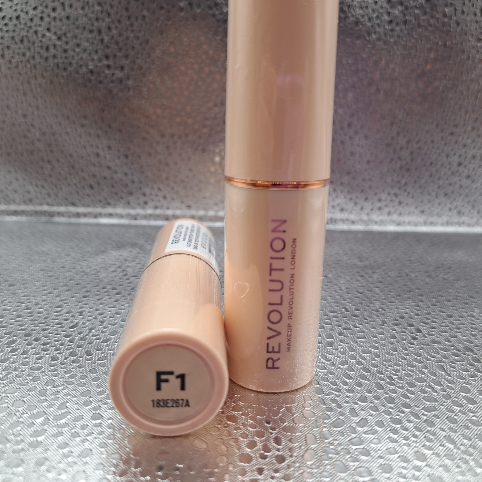 2 Makeup Revolution Fast Base Stick Foundation F1