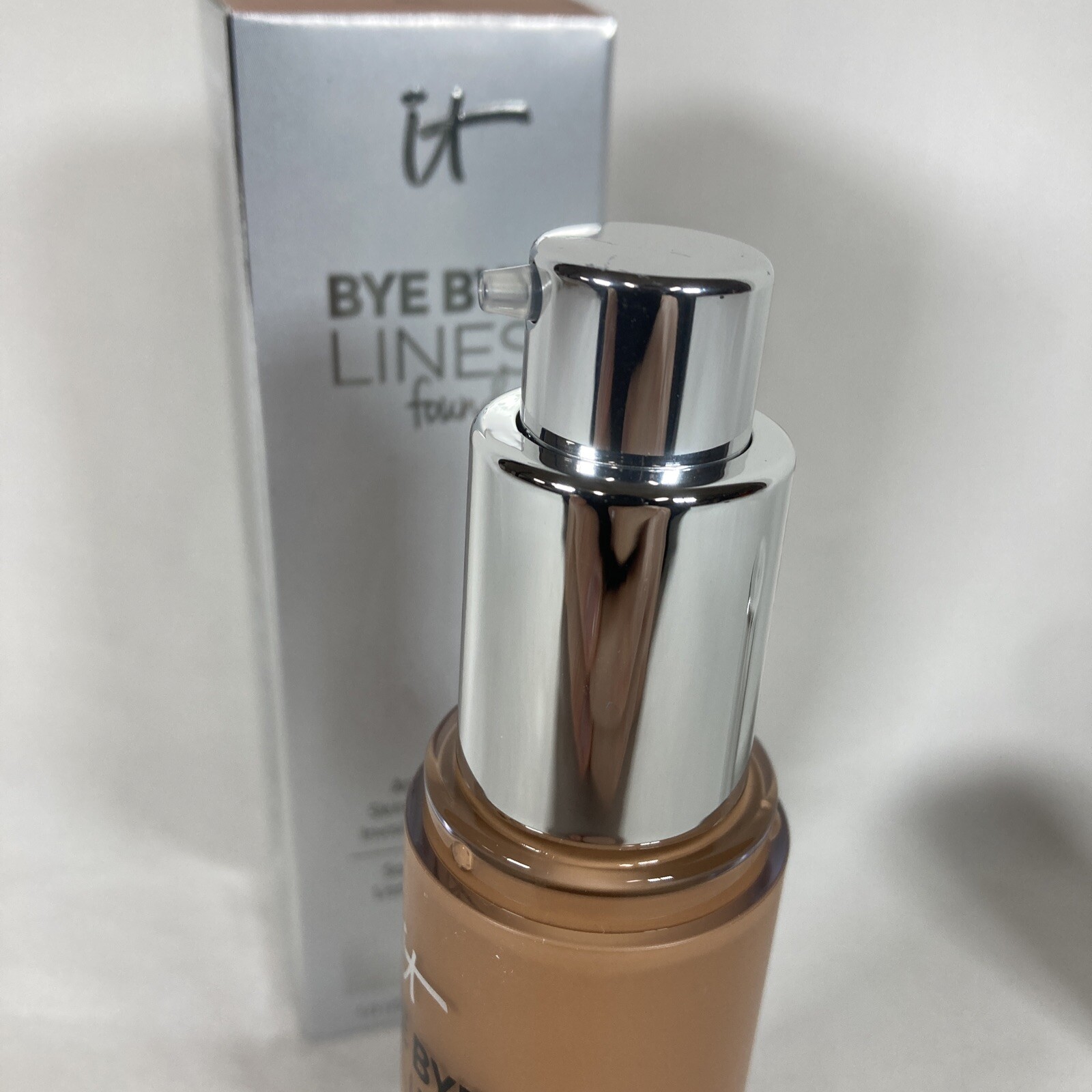IT Cosmetics Bye Bye Lines Foundation NIB – Rich 1 fl oz Full Size