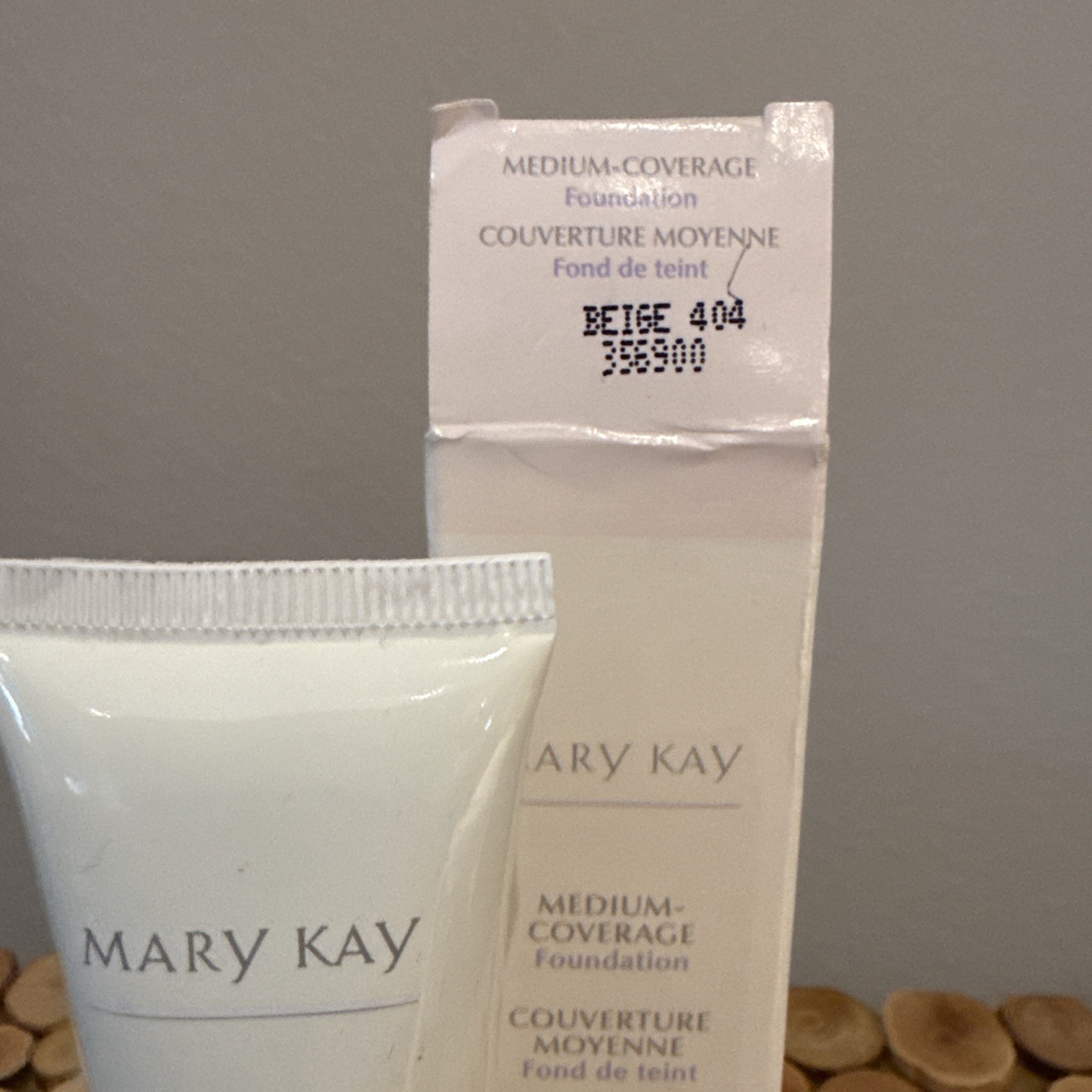 MARY KAY Medium-Coverage Foundation Beige 404 Liquid 1 fl oz. 356900 Gray Cap