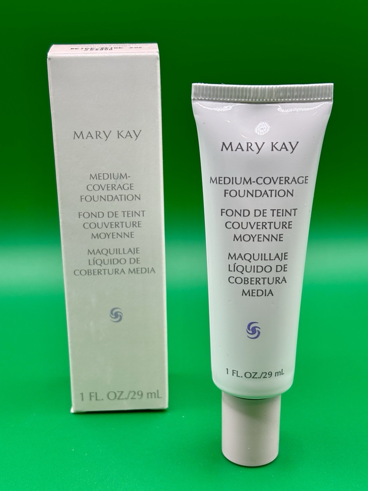 Mary kay Medium coverage foundation BEIGE 302. New With Box Discontinued 💖
