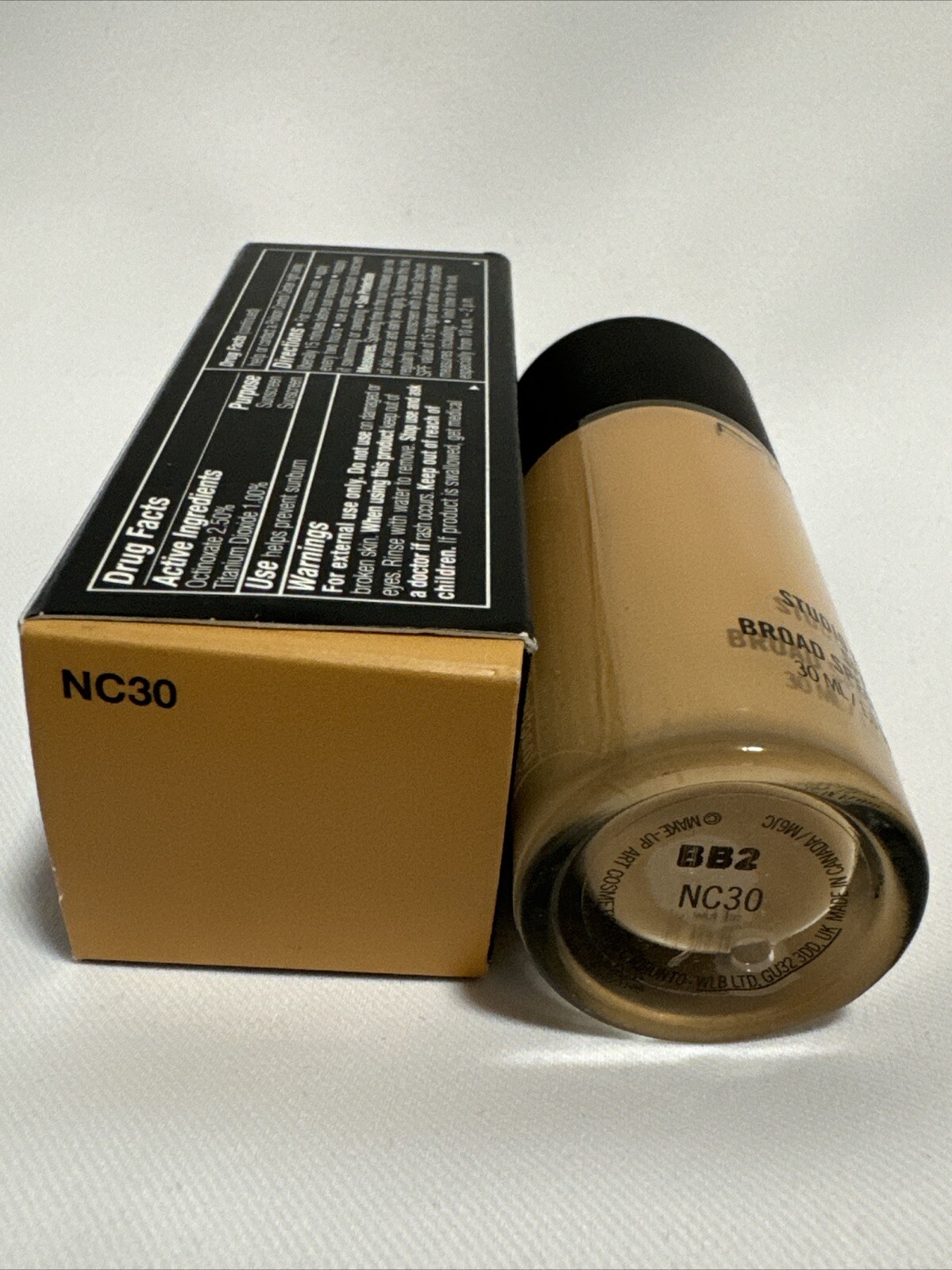MAC Studio Fix Fluid Foundation SPF15 Shade NC30 Golden Olive 1oz / 30ml