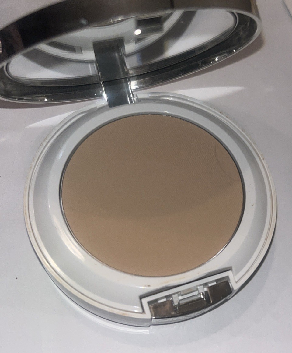 Clinique Perfectly Real Makeup Compact 130 (M-N) Boxless. HTF