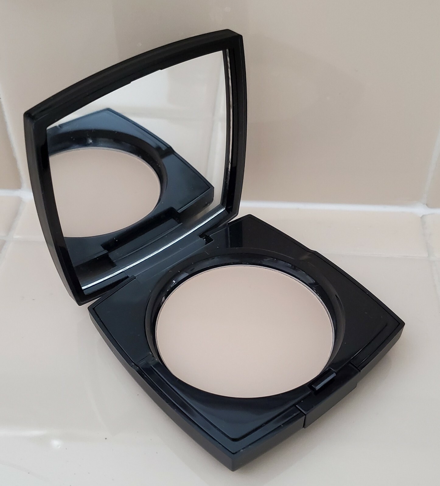 NEW Lancome Teint Idole Pressed Powder Foundation~010~BEIGE PORCELAINE~Fresh
