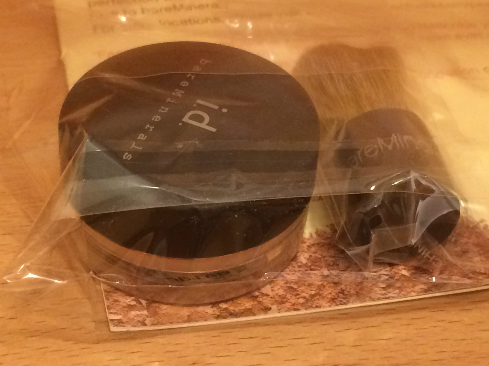 2 SAMPLES Bare Minerals MEDIUM BEIGE Foundation + Mini Kabuki Brush – SHIPS FREE