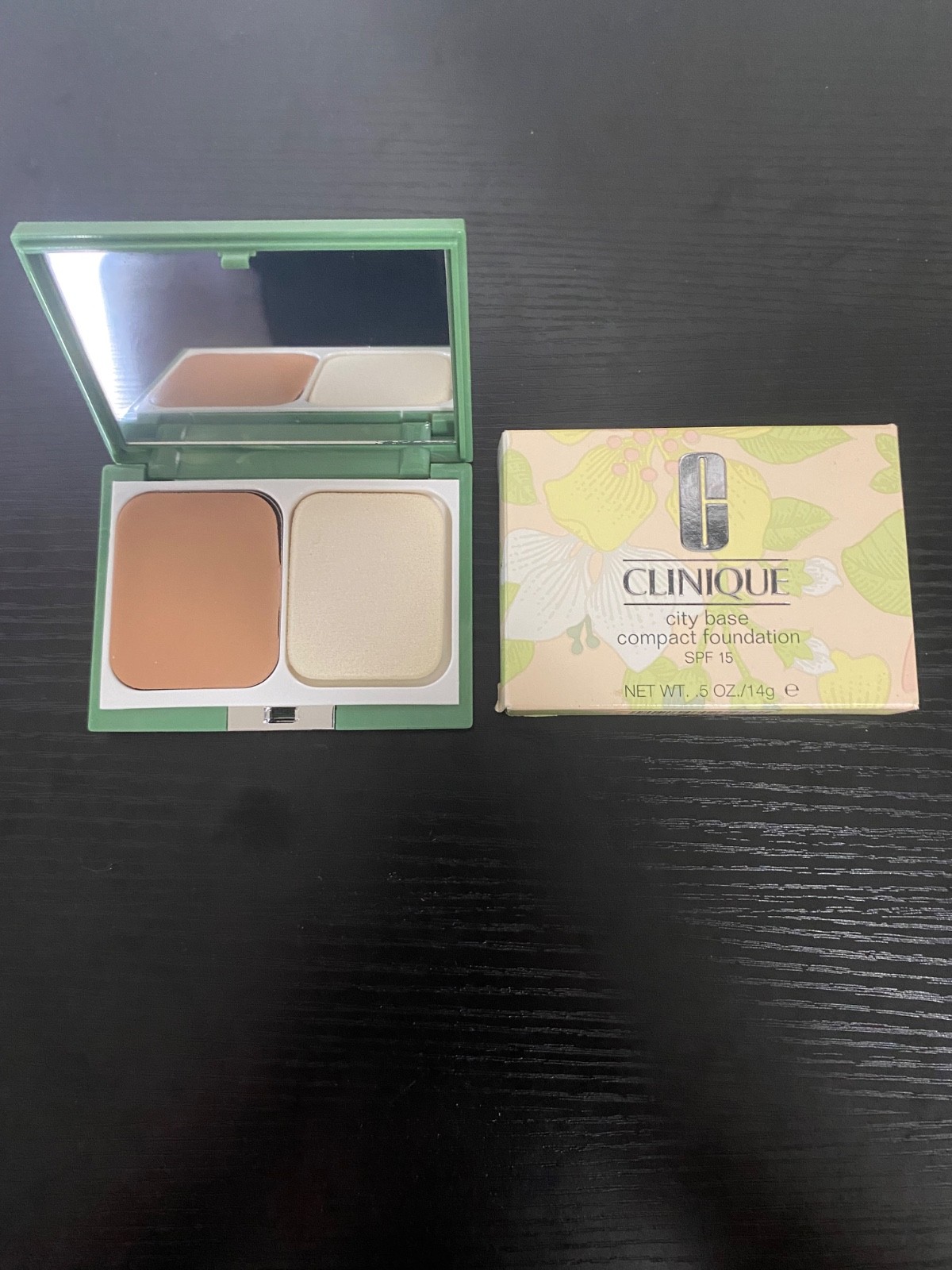 Clinique city base ccompact foundation SPF 15 NET WT. 0.5 oz/14g e NEW NEVER USE
