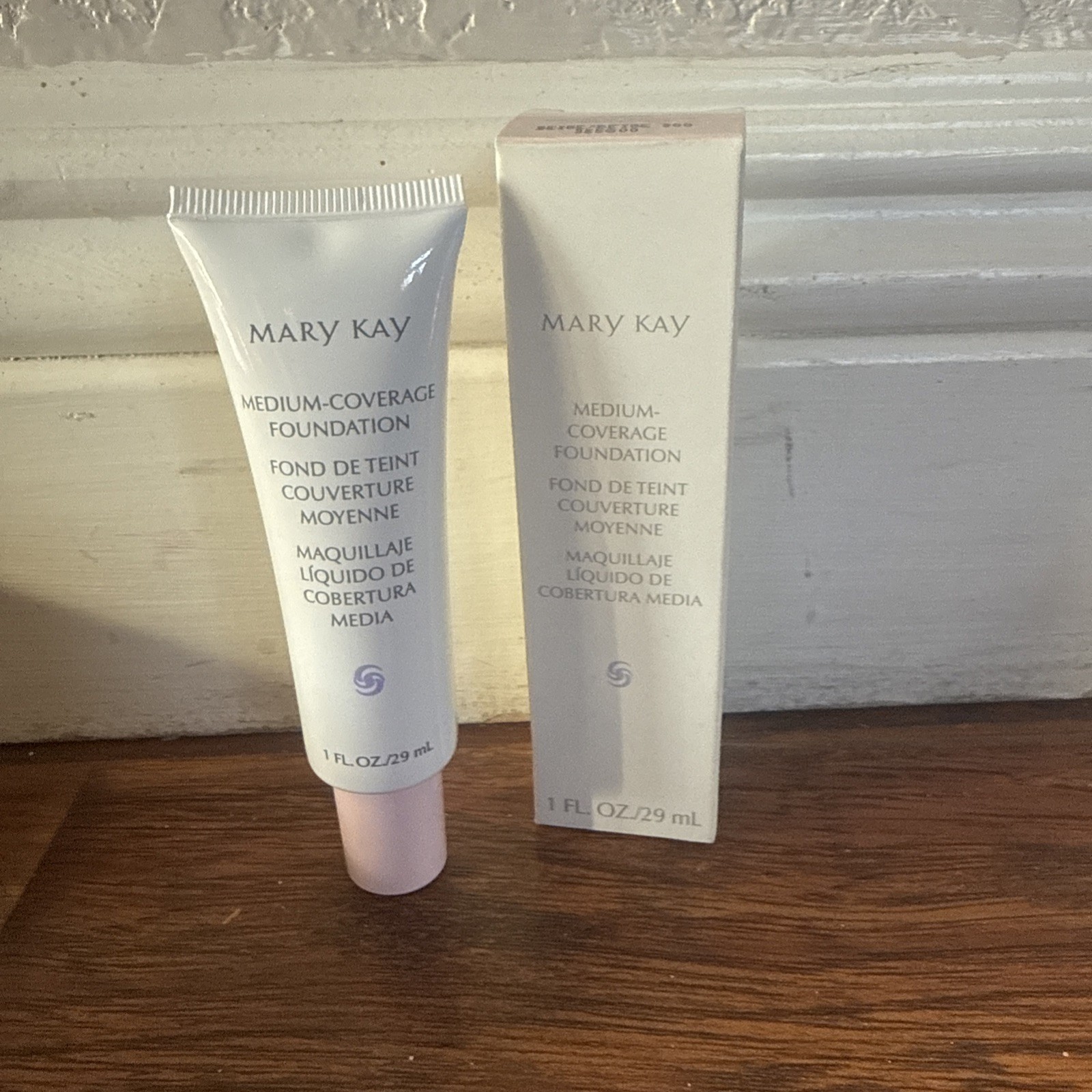 New In Box Mary Kay Medium Coverage Foundation Beige 300 Normal/Oily -Pink Cap