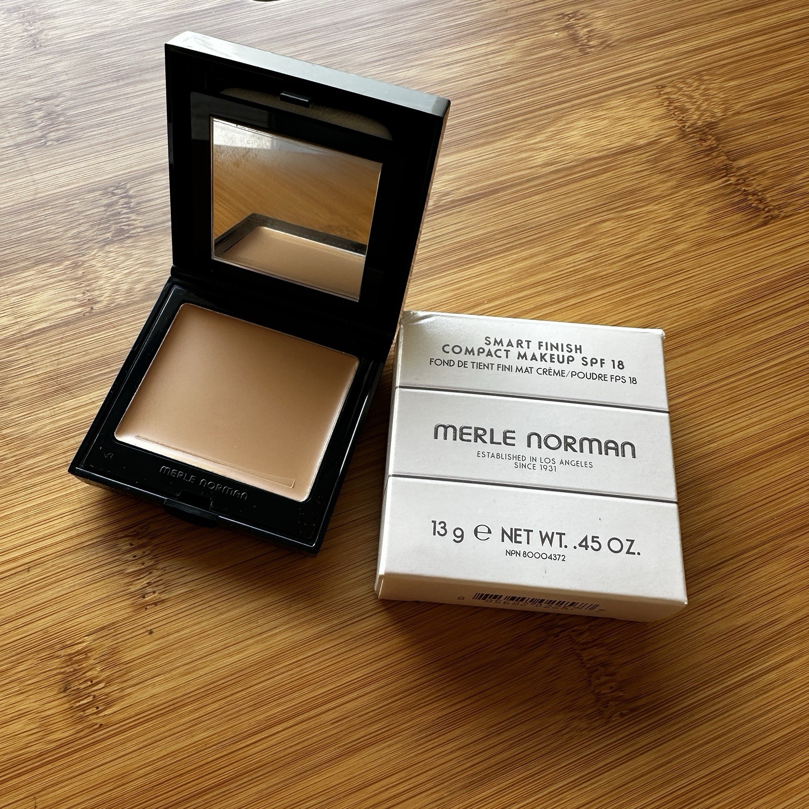 Merle Norman NEW Smart Finish Compact MakeUp SPF 18 in Color Natural .45oz
