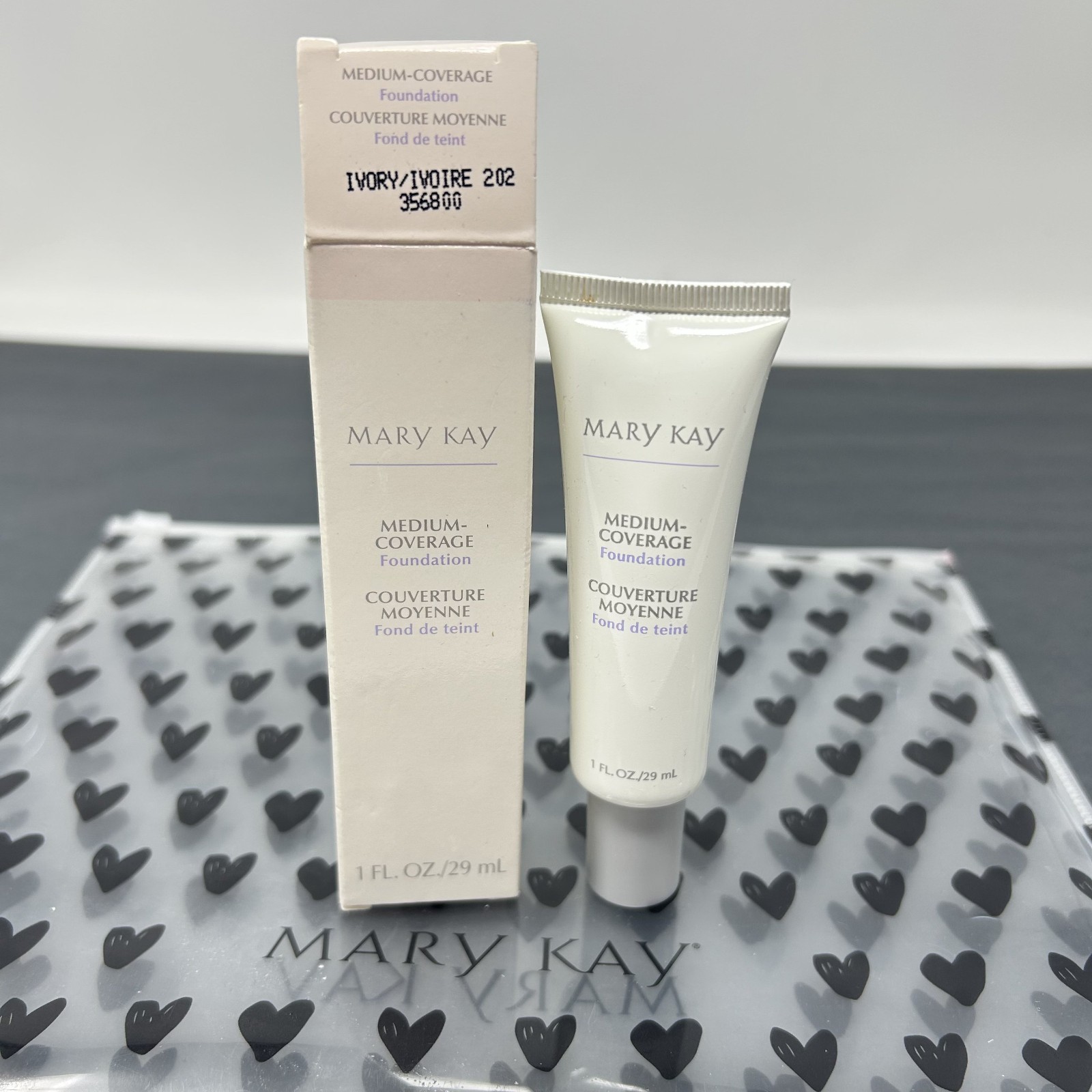 New In Box Mary Kay Medium Coverage Foundation Ivory 202 Normal/Oily -Gray Cap