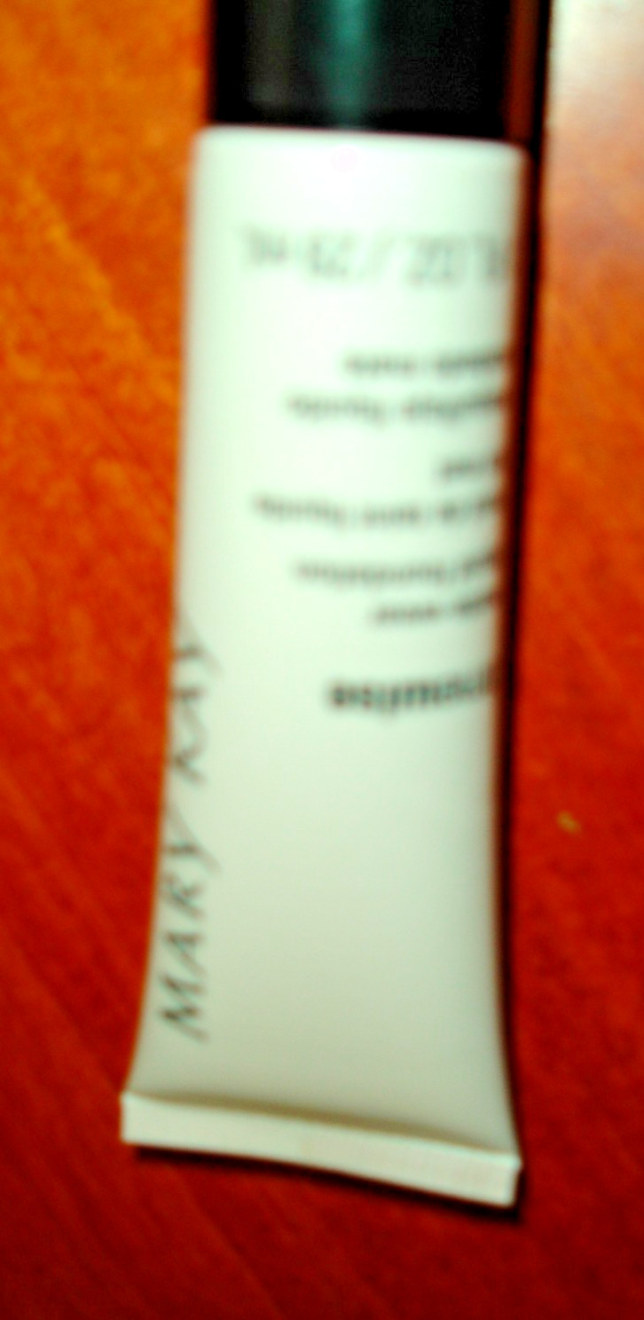 Mary Kay Timewise luminous-wear liquid foundation 1 OZ IVORY 4 normal-dry no box
