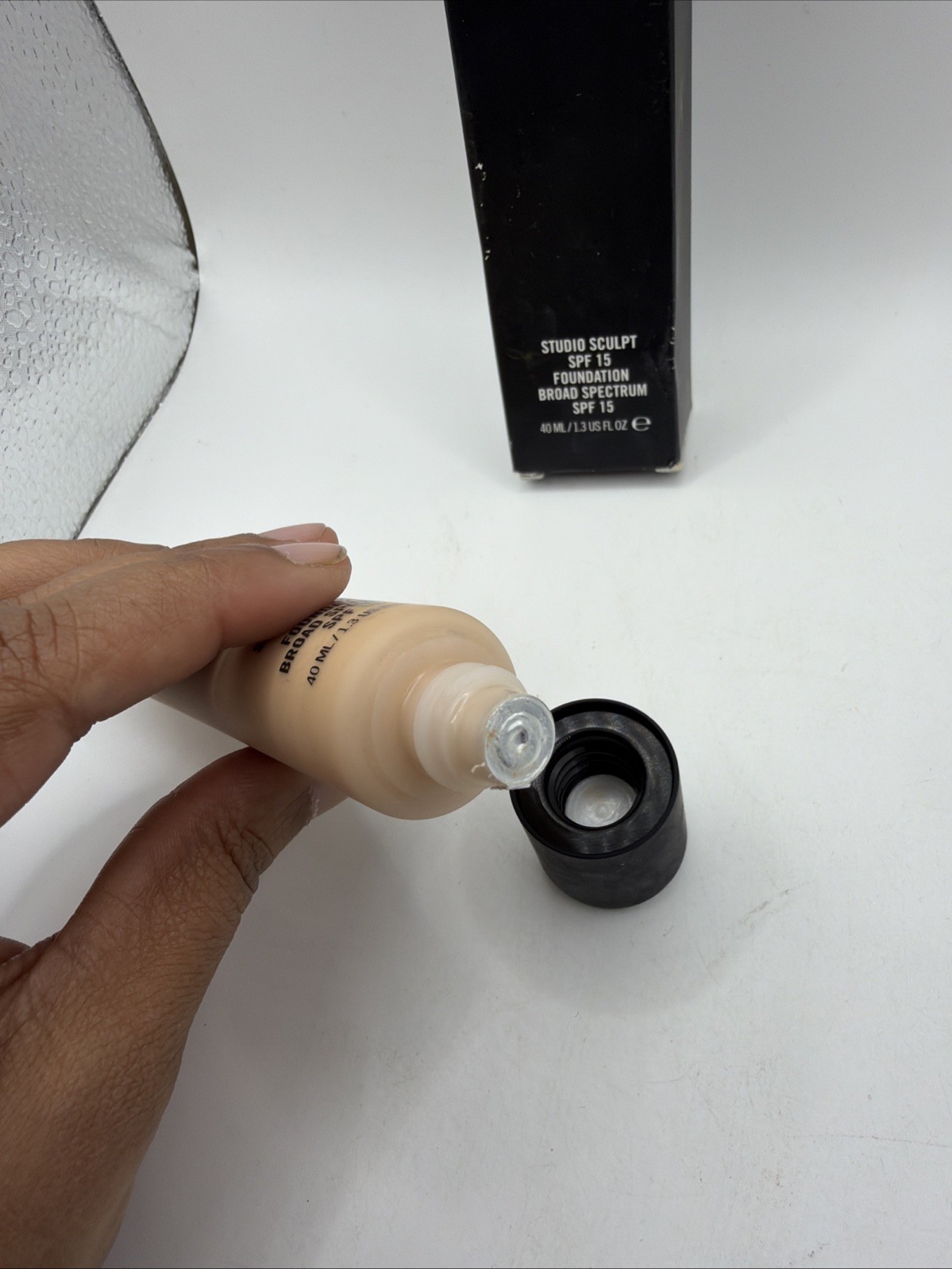 MAC STUDIO SCULPT SPF15 FOUNDATION 40ML /1.3 Oz 100% AUTHENTIC NC20