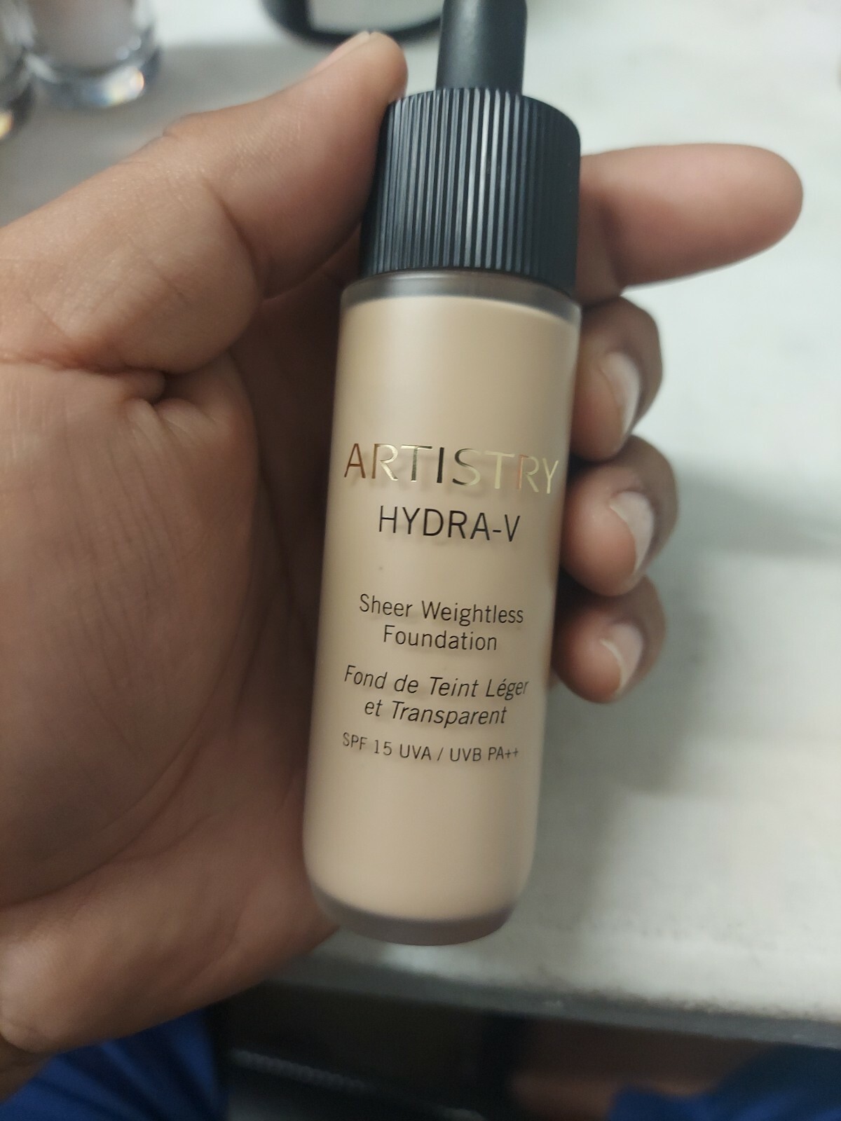 ARTISTRY Hydra-V Sheer Weightless Foundation Ochre L2N1 1oz NEW