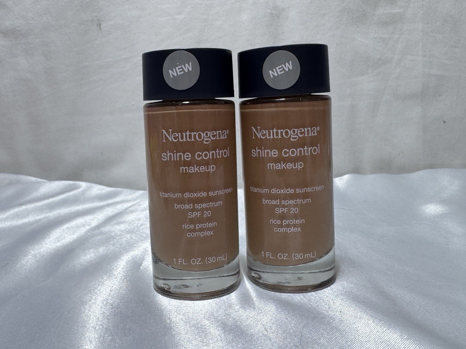 Neutrogena Shine Control Liquid Makeup SPF 20 Warm Beige #90 1 Oz Lot Of 2 Exp