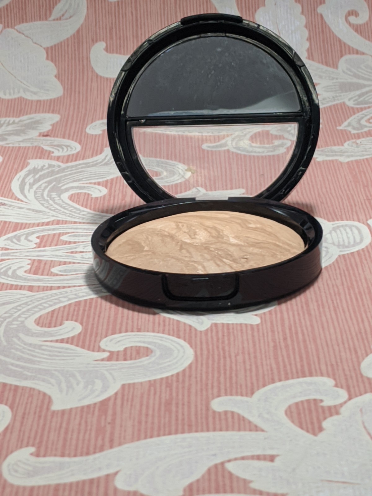Laura Geller Baked Balance-N-Glow Illuminating Foundation Golden Medium 0.28 oz